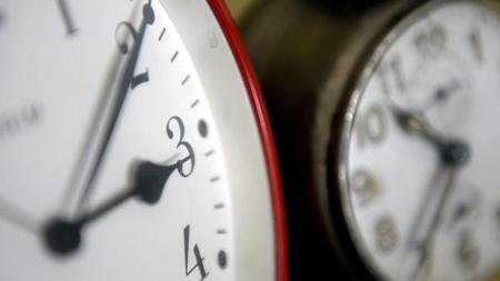 Winterzeit Beginnt Am Sonntag Uhren Werden Um Eine Stunde