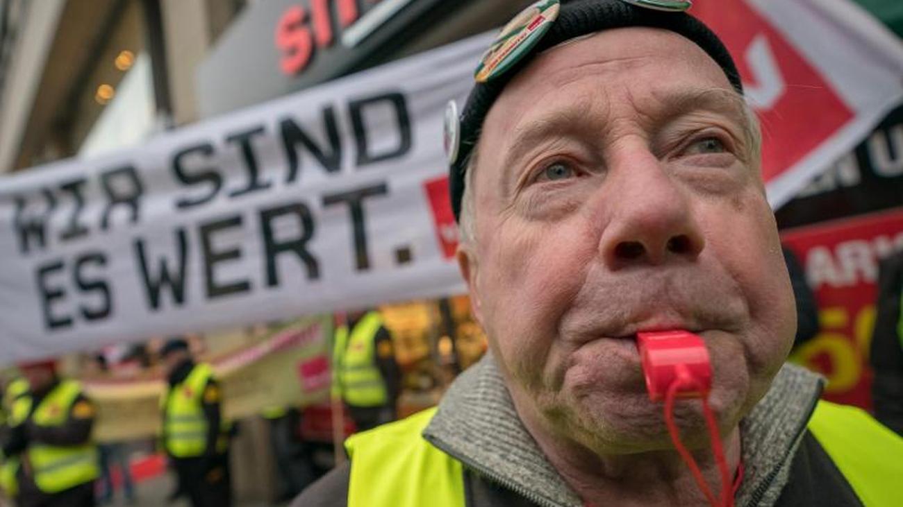 Verdi will Druck erhöhen: Warnstreiks der Geldtransporter-Fahrer auch am Freitag | ZEIT ONLINE