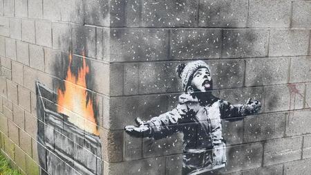 Streetart Banksy Werk An Garagenwand In Wales Verkauft Zeit Online