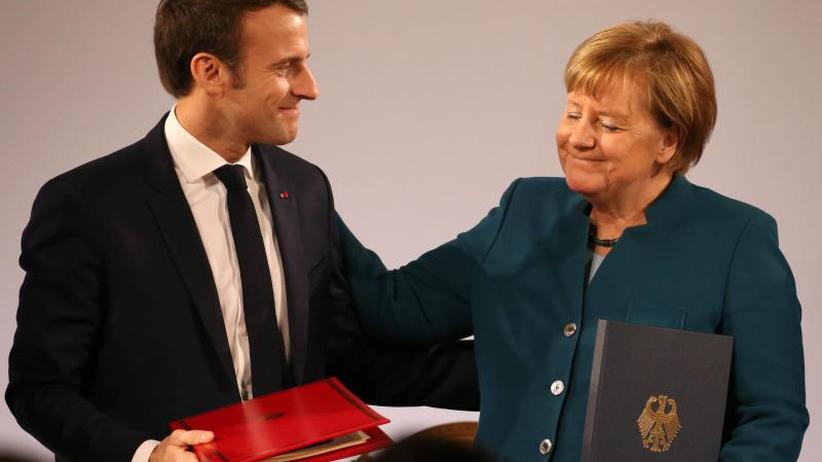 Vertrag von Aachen: Merkel und Macron beschwören Einheit ...