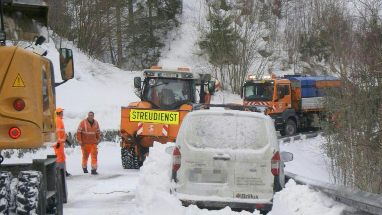 Schneechaos In Norditalien: Helfer Machen Brennerautobahn Wieder Frei ...