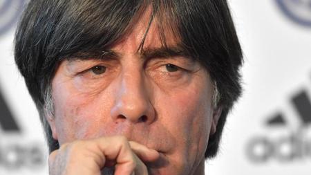 Bundestrainer Low Nach Zahn Operation Verspatet Zum Dfb Start