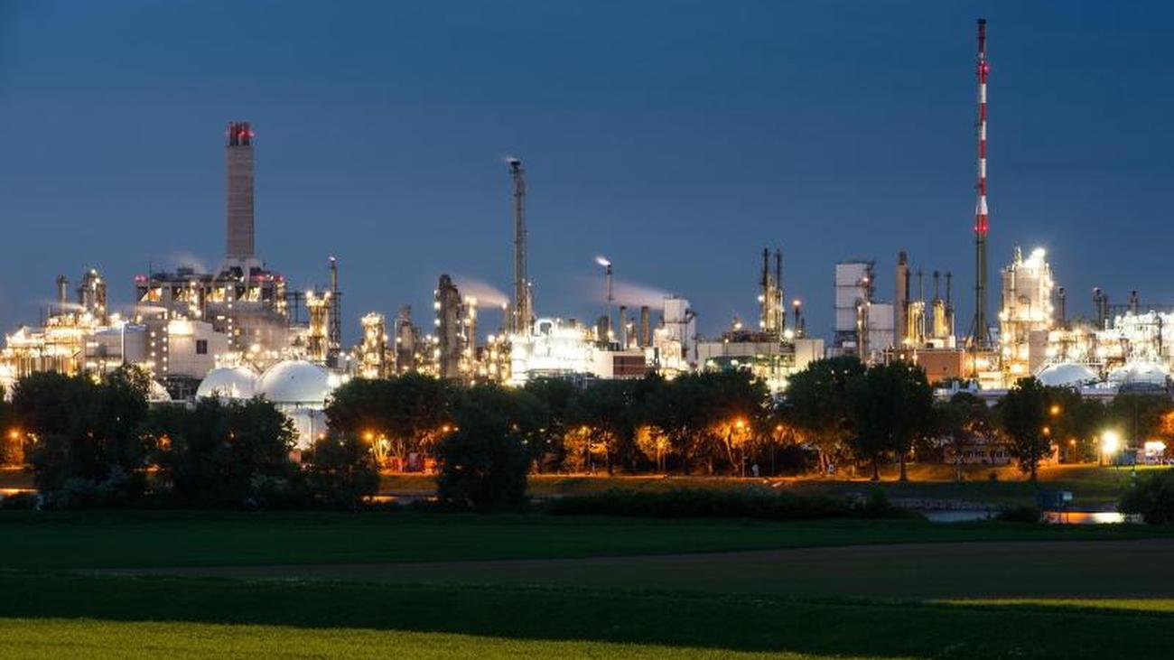 Kunststoffe Laufen Schlecht Basf Mit Deutlichem Gewinnruckgang Zeit Online