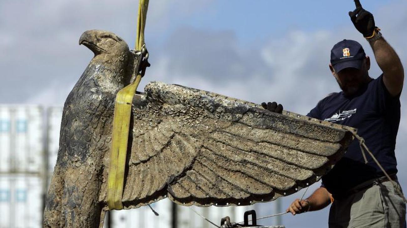 Reichsadler Mit Hakenkreuz Uruguay Muss Adler Der Admiral Graf Spee Verkaufen Zeit Online