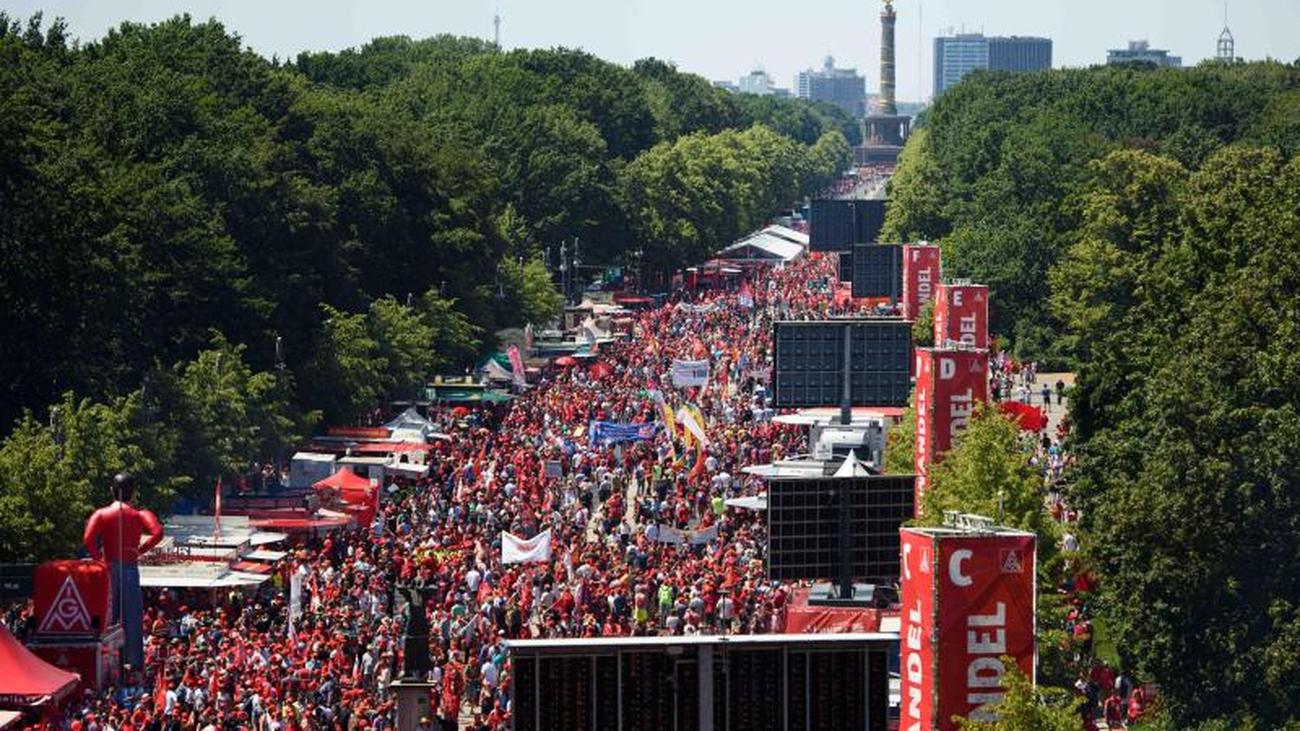 Großdemonstration: Zehntausende bei IG-Metall-Kundgebung ...