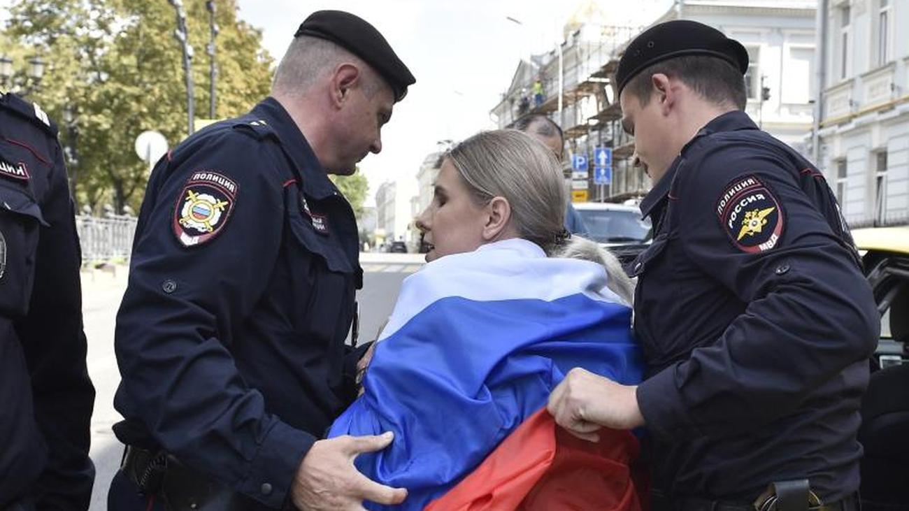 Пришла полиция. Полиция обыск. Соболь ФСБ. Несанкционированный обыск. Наличные полиция обыск.