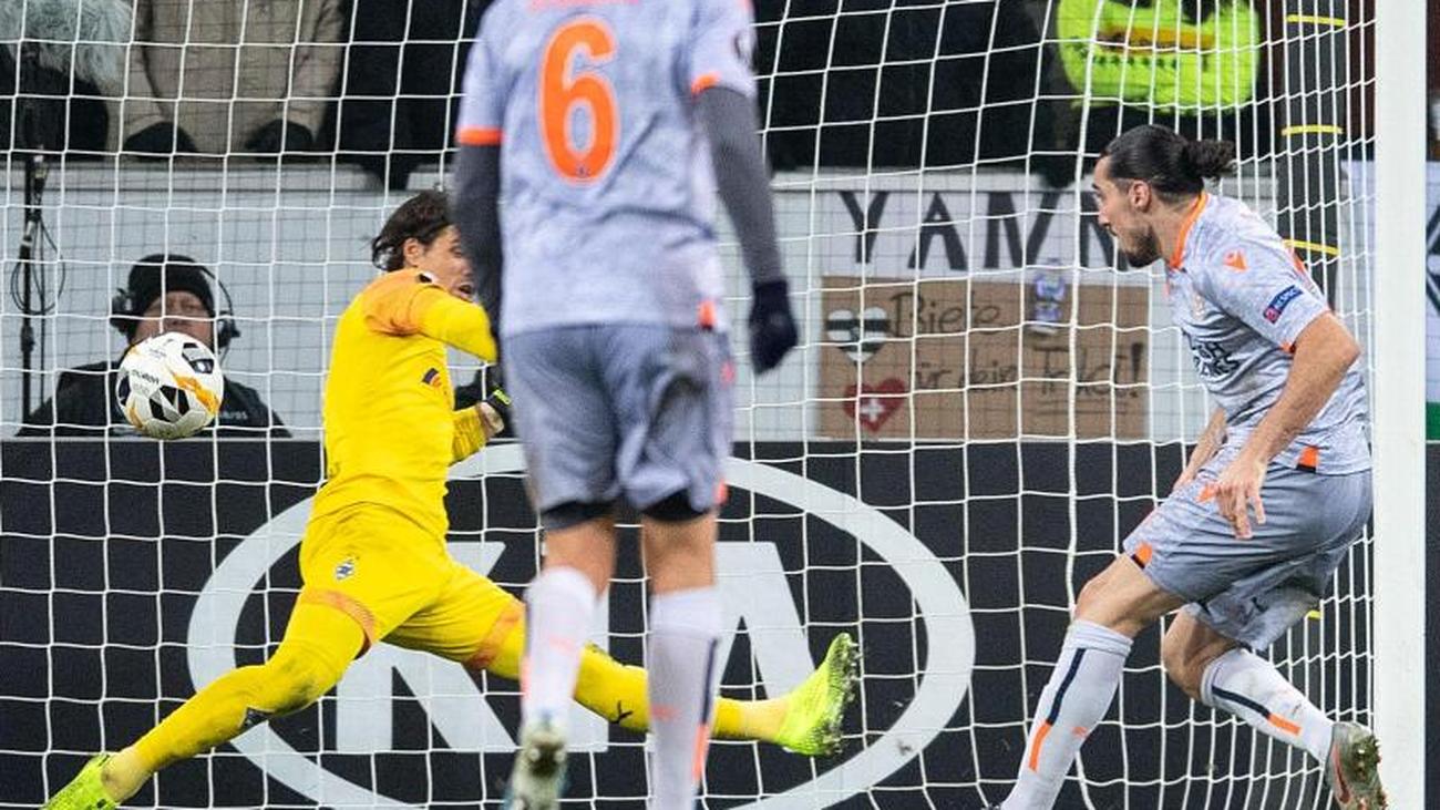 Europa League Home Defeat Against Basaksehir Gladbach Eliminated