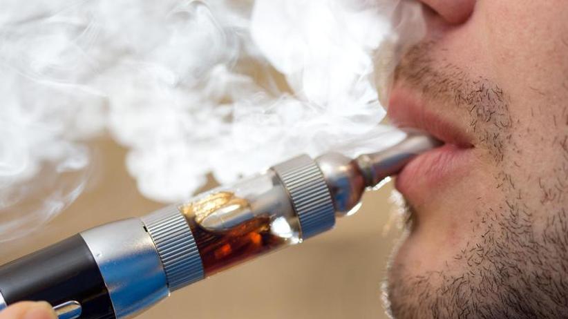 Bundesinstitut warnt: Vergiftungsgefahr beim Verschlucken von E-Zigaretten-Liquids  | DIE ZEIT