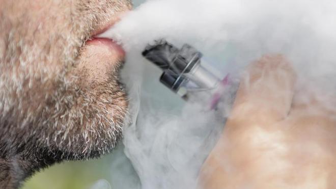 Nikotinhaltige Liquids: E-Zigaretten erhöhen Risiko für COPD, Asthma und  Bronchitis