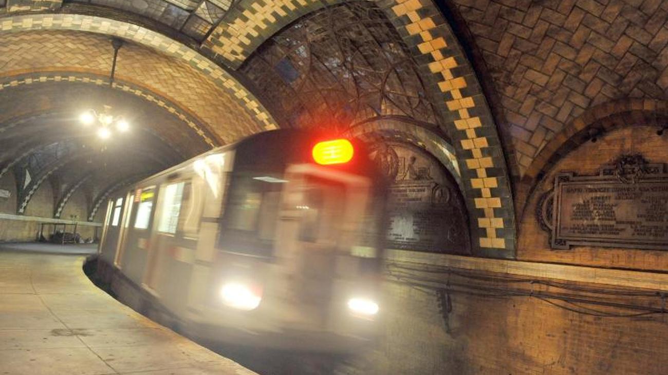 Geisterhafte Unterwelt Verlassene U Bahn Stationen In New York Zeit Online