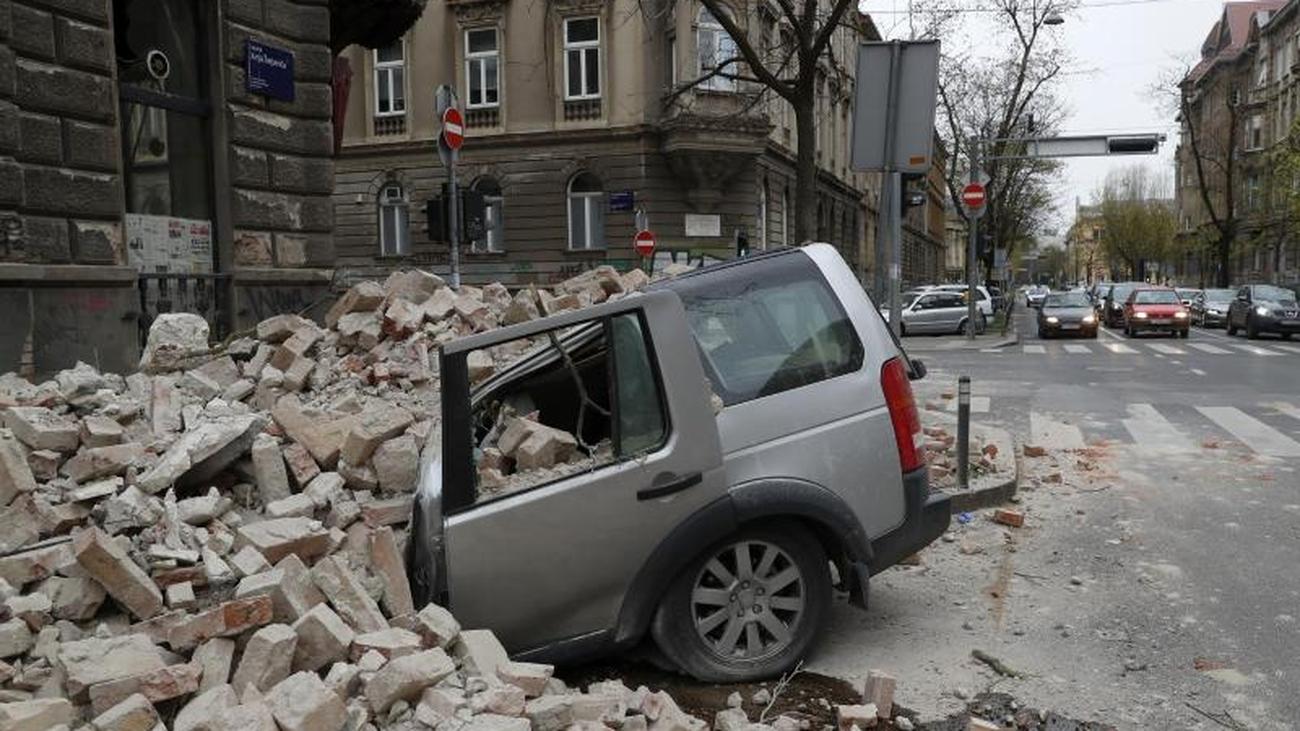 Turmspitze Sturzt Herab Verletzte Und Schwere Schaden Bei Erdbeben In Zagreb Zeit Online