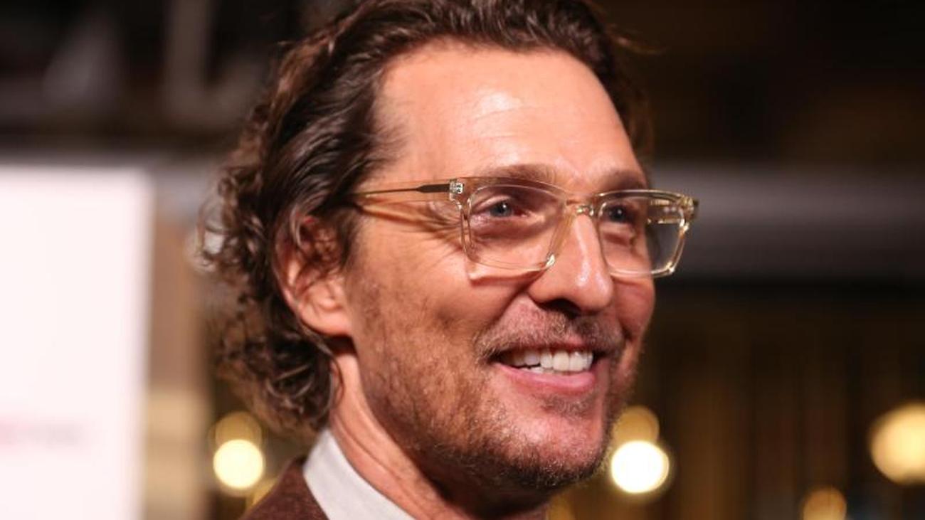 Corona Krise Matthew Mcconaughey Spielt Virtuelles Bingo Mit Senioren Zeit Online