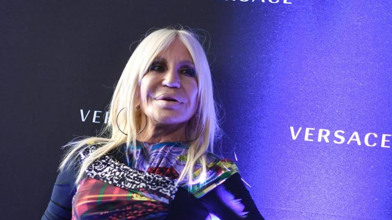 Mode Ikone Exzesse Und Erfolge Donatella Versace Wird 65 Zeit Online