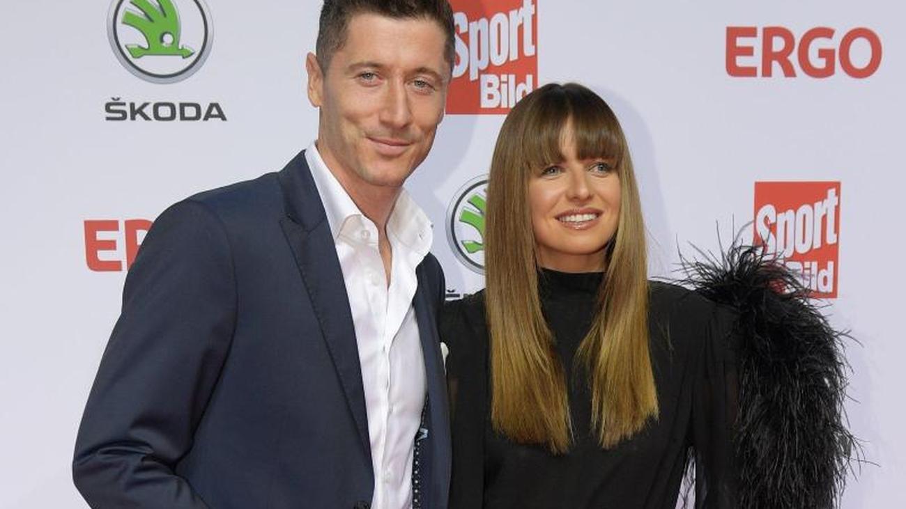 Zweite Tochter Fussballstar Robert Lewandowski Im Baby Gluck Zeit Online