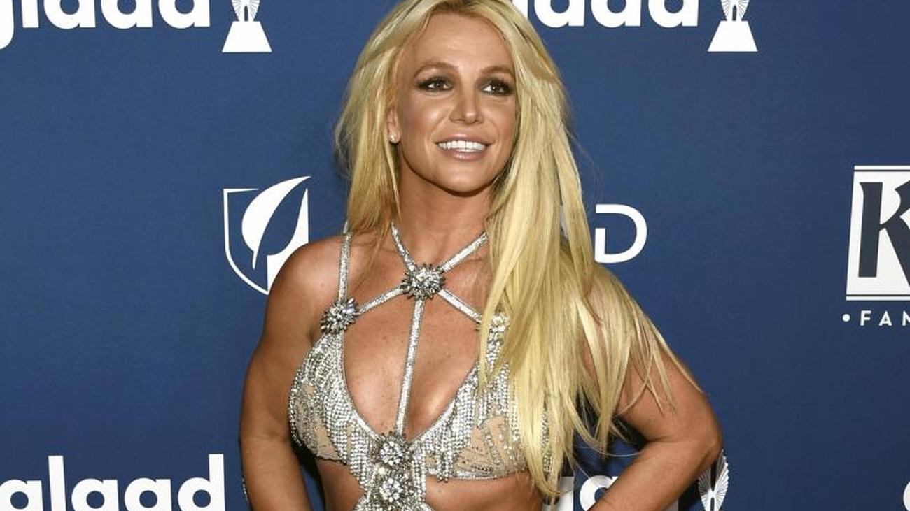 Britney Federline Desnudo Model Response Stimulus