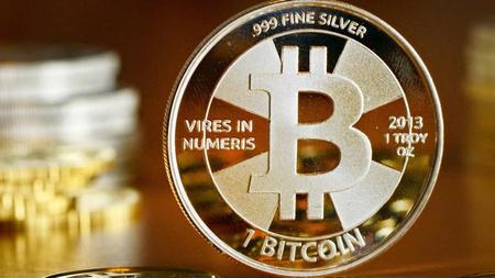 Trotz Halving Bitcoin Kurs Steigt Uber 10 000 Us Dollar Zeit Online