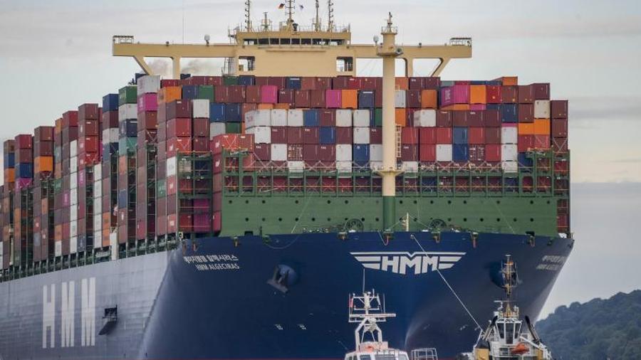 Hmm Algeciras Grosstes Containerschiff Der Welt In Hamburg Begrusst Zeit Online