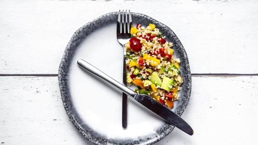 Intervallfasten: Was bringt das Essen nach der Uhr? | ZEIT ...