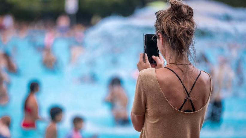 Kindheit vor der Kamera: Wenn Kinder als Influencer Geld ...