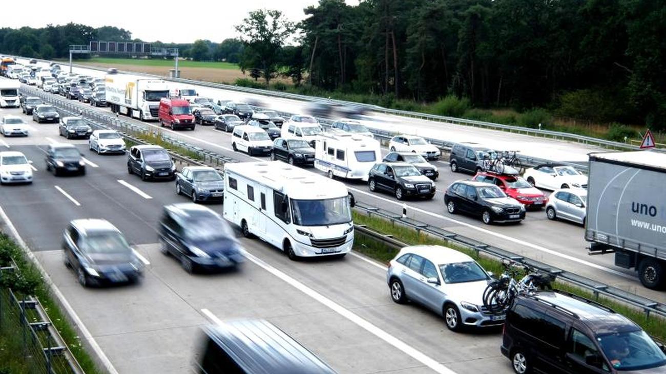 Reger Reiseverkehr: Heimkehrer Und Aufbrecher Sorgen Für Staus Auf ...