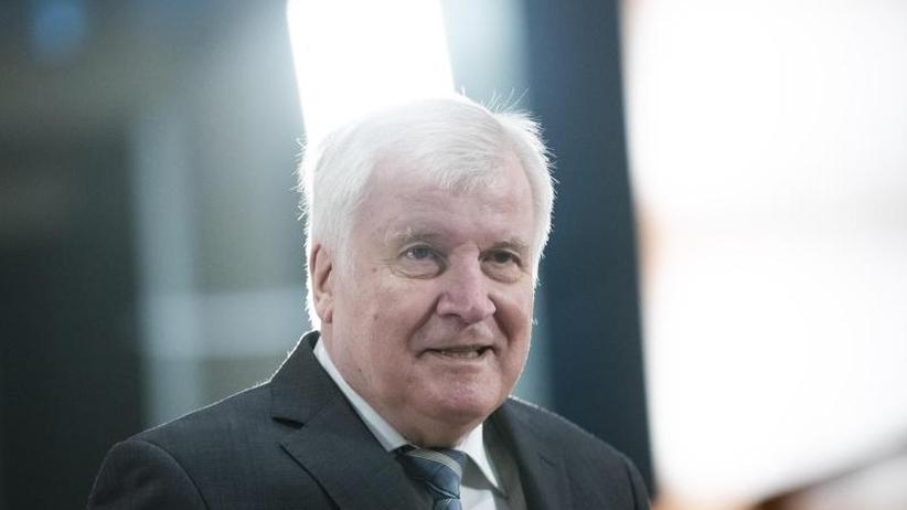 Corona-Krise: Seehofer plädiert für Teilzulassung von Fans ...