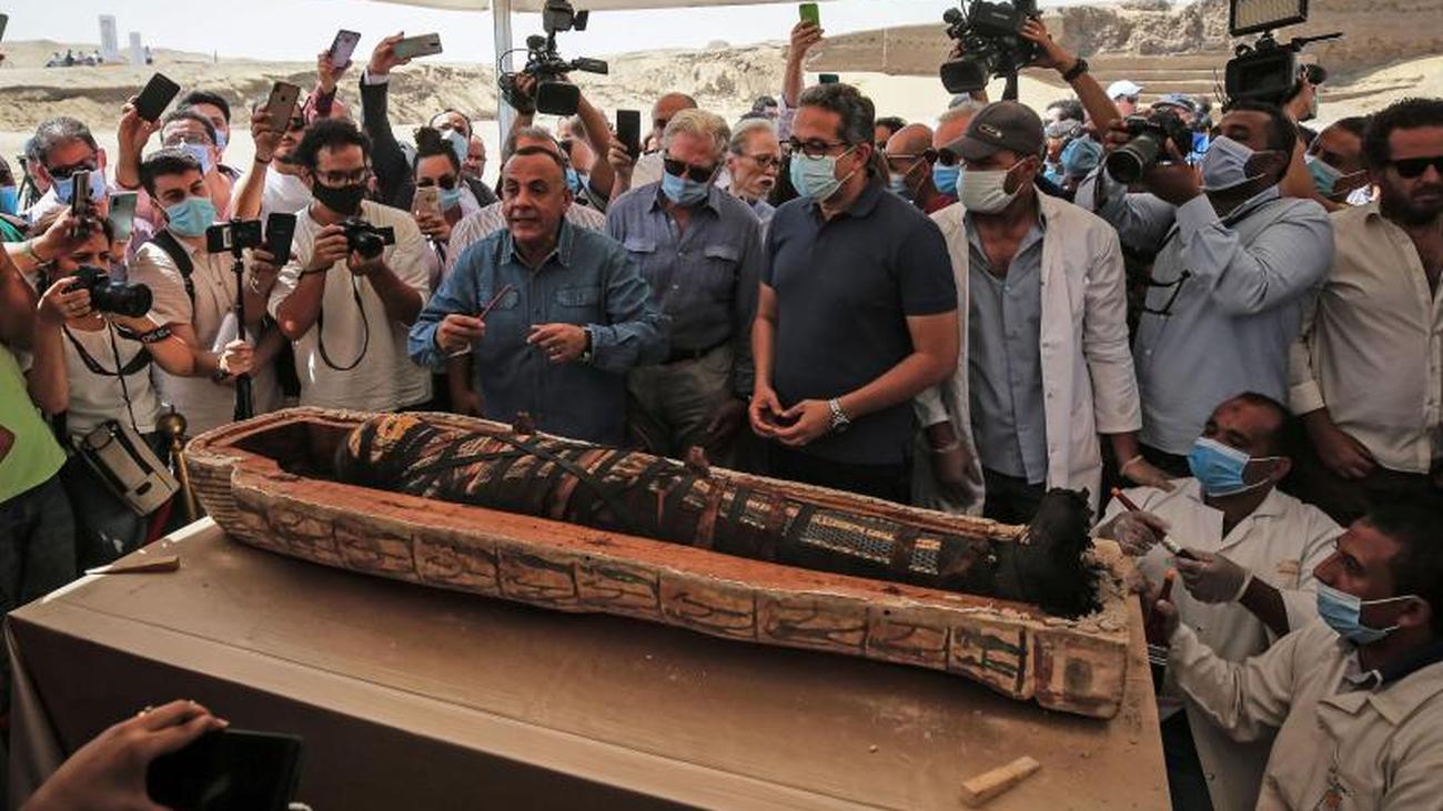 Impressive Discovery: Archaeologists Find 59 Ancient Egyptian ...