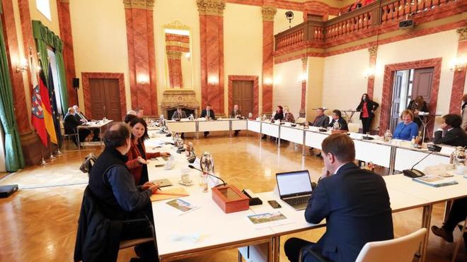 Kommunen: Kommunalgipfel: Land will Finanzgarantie für 2021 abgeben