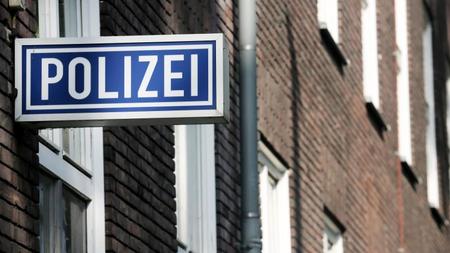 Verkehr Drangler Zeigt Ziviler Polizeistreife Den Mittelfinger Zeit Online