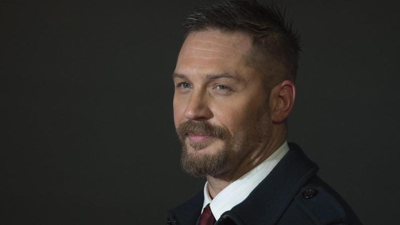 Gay british tv show host Gay british tv show host