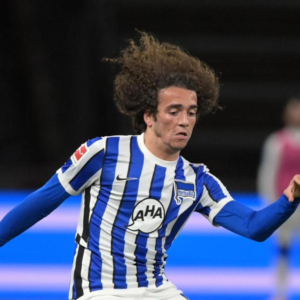 Yalangoch qizlar hammomda suratga tushmoqda