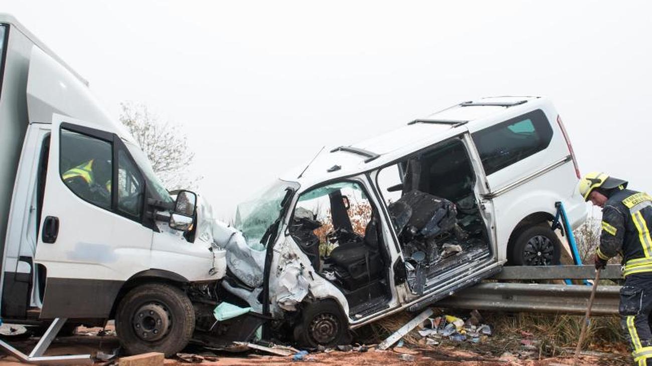 Unfälle: Fünf Verletzte Nach Schwerem Unfall Auf B404 Bei Trittau ...