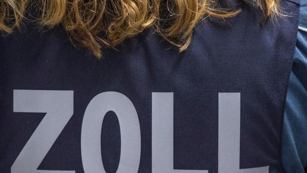 Kriminalit t Zoll Findet ber 800 Liter Alkohol ZEIT ONLINE