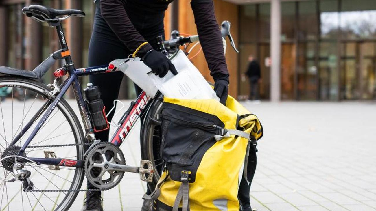 Kommunen: Pass per Fahrradkurier: Mehr Freiburger nutzen ...