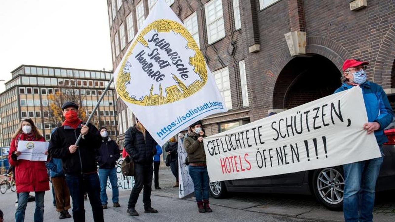 Demonstrationen: 60 Demonstranten fordern: \