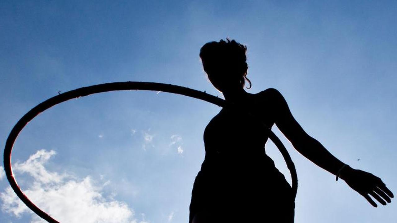 Die Hfte kreisen lassen: Fit werden mit dem Hula-Hoop-Reifen | DIE ZEIT