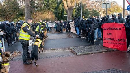 Demonstrationen Querdenker Demo Verboten Bremer Polizei Im Grosseinsatz Zeit Online