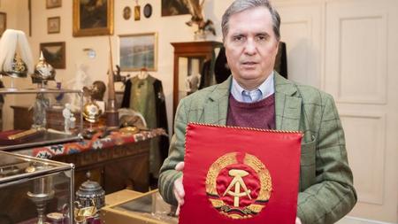 Auktion Honecker Devotionalien Bringen 1 000 Euro Bei Auktion Zeit Online