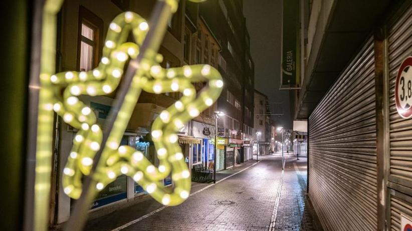 Gesundheit: Landkreise verschärfen Corona-Maßnahmen zu Weihnachten