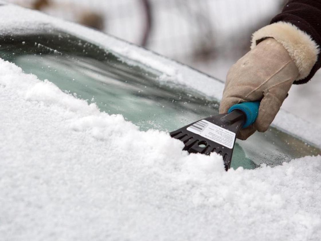 Das kann teuer werden – Schnee auf dem Autodach: Bußgeld 25 Euro
