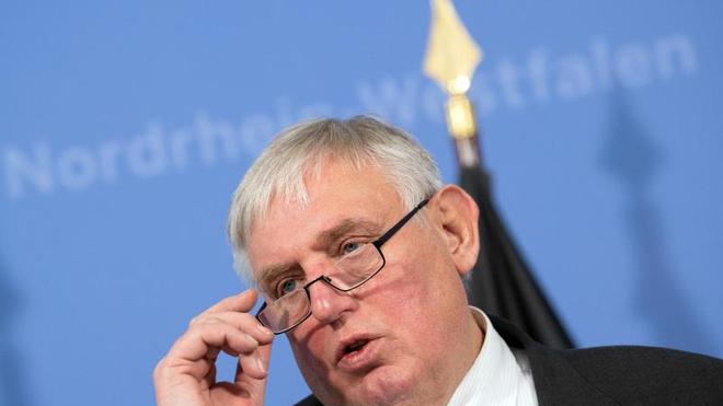 Gesundheit: Karl-Josef Laumann (CDU) spricht während einer Pressekonferenz.