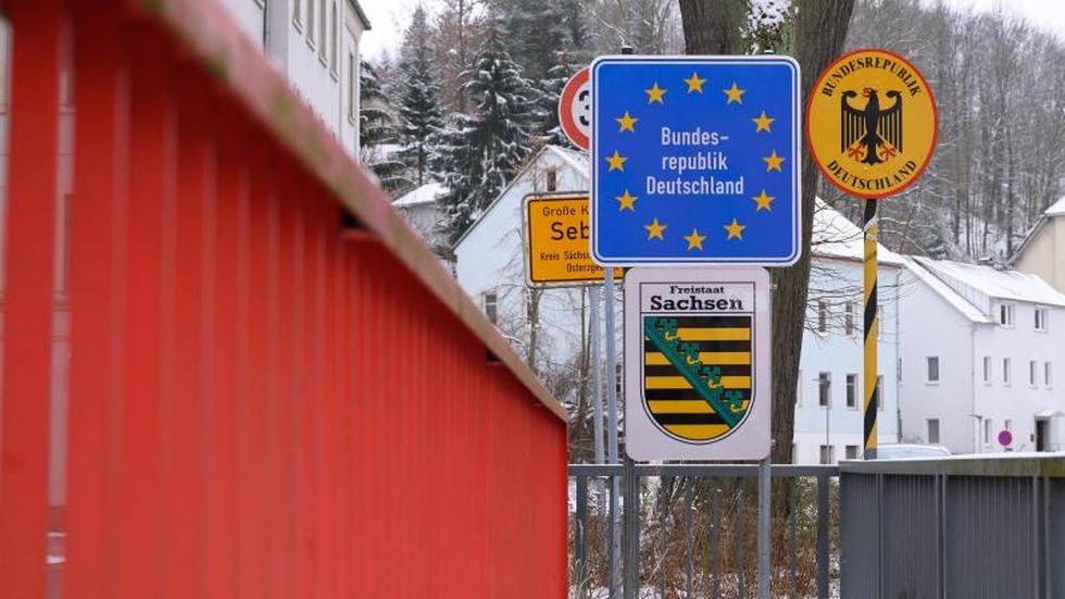 Kampf Gegen Die Pandemie Grenzkontrollen Und Einreiseregeln Wegen 