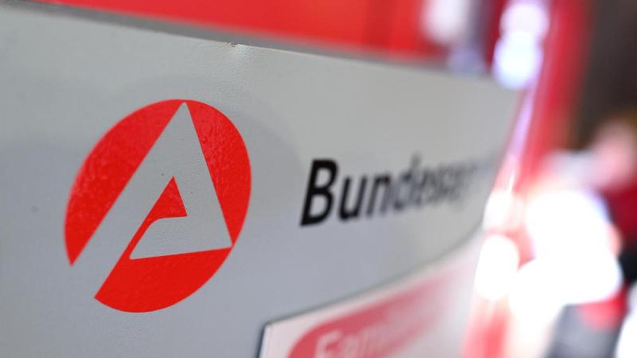Arbeitsmarkt: Arbeitslosigkeit steigt saisontypisch ...