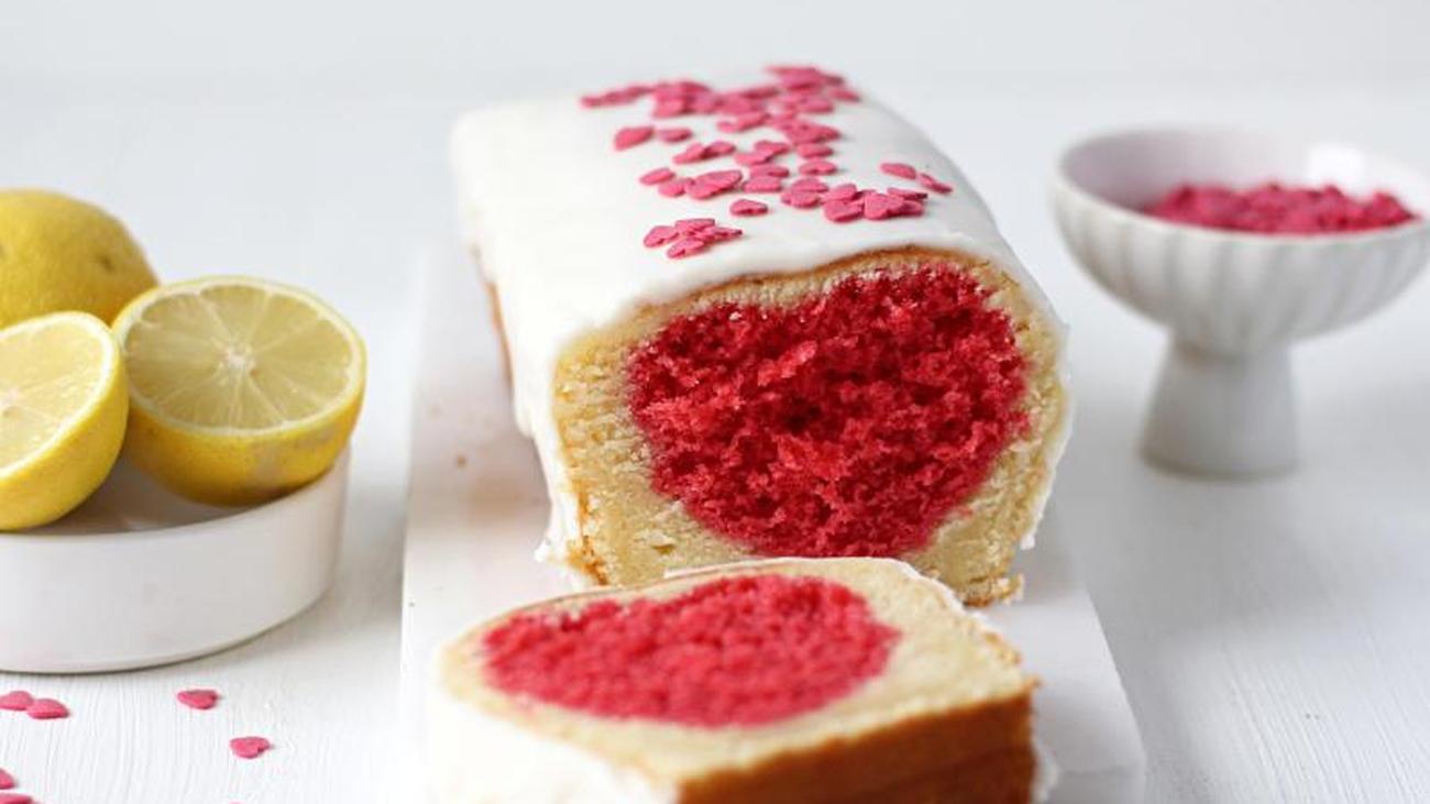Zum Valentinstag: Zitronenkuchen mit Guss und herziger Überraschung ...