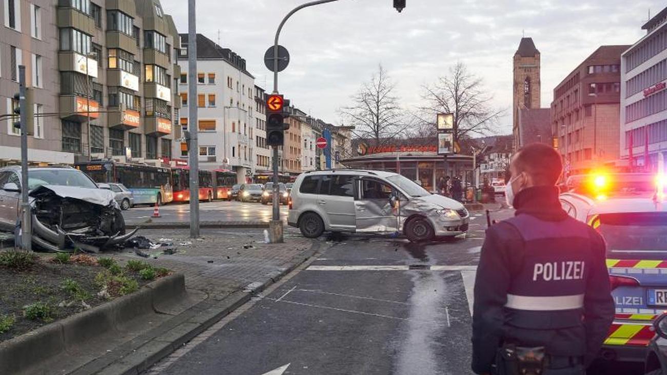 Haigerer soll Polizisten mit Auto über den Fuß gefahren sein