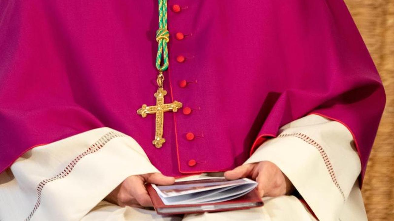 Kirche: Erzbischof Heße bietet Papst Amtsverzicht an | ZEIT ONLINE
