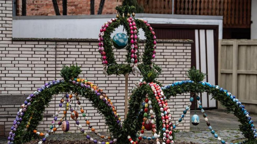 Brauchtum: Südniedersachsen: Fränkische Tradition der Osterbrunnen 