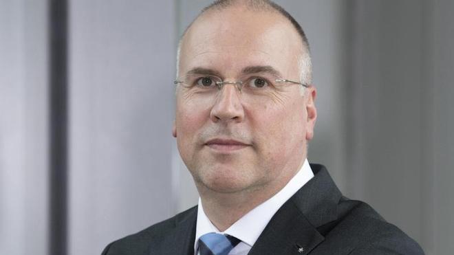 Gesundheit: Johannes Bauernfeind, der Vorstandsvorsitzende der AOK Baden-Württemberg, schaut in die Kamera.