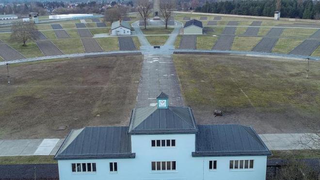Prozesse: Eingang zum Häftlingslager mit dem «Turm A» auf dem Gelände der Gedenkstätte Sachsenhausen.