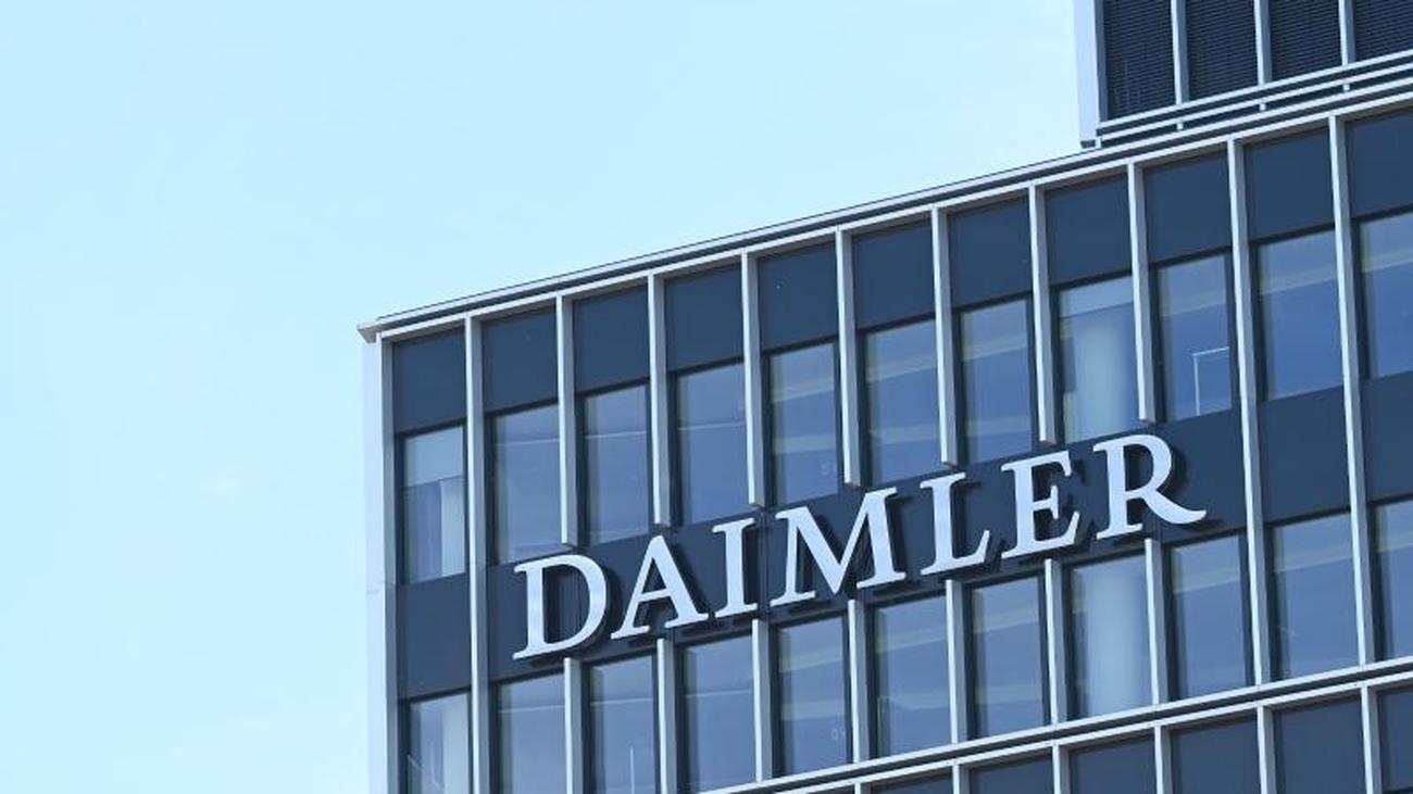 Auto Daimler Holt Tausende Mitarbeiter Wieder Aus Kurzarbeit Zeit Online