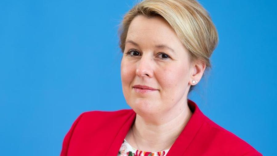 Doktorarbeit Giffey Gibt Als Bundesfamilienministerin Auf Zeit Online